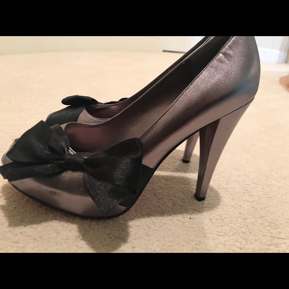 Heels - Picture 2 of 3